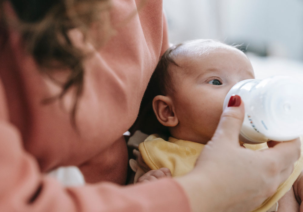 Covid-19, latte materno "come il vaccino" per i neonati