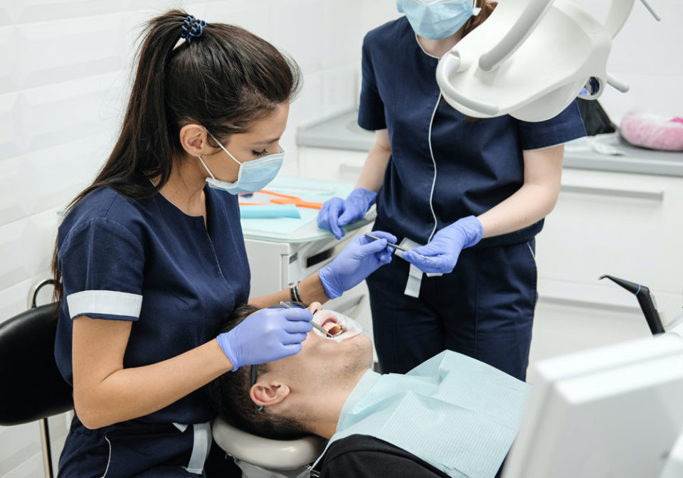 Italiani e cure mediche, l'allarme lanciato dai dentisti