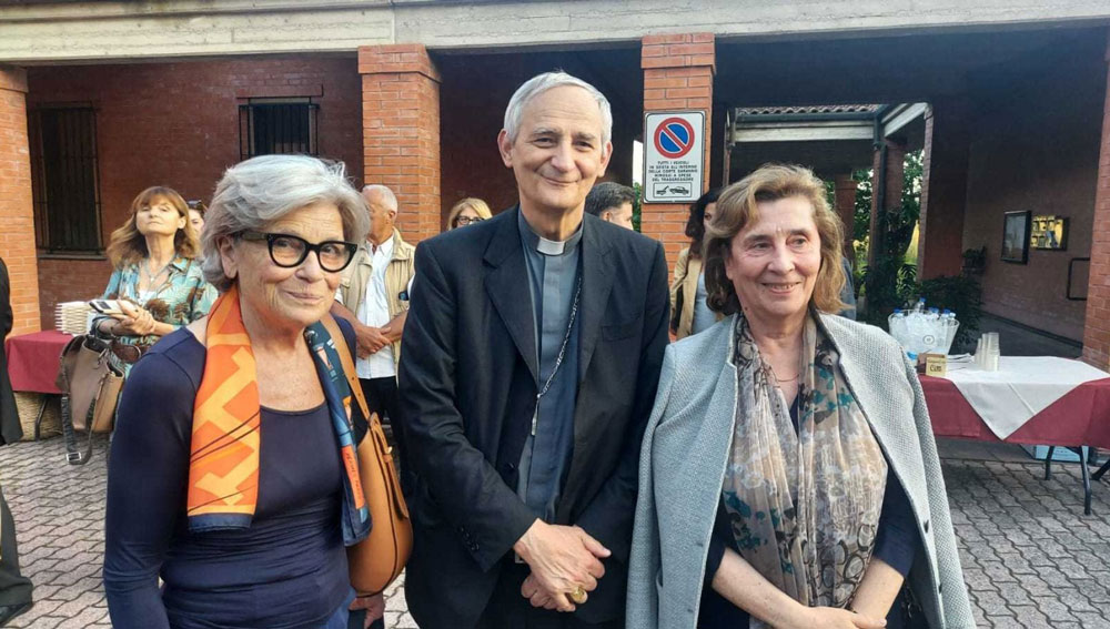 Gabriela Piana con il cardinale Matteo Maria Zuppi